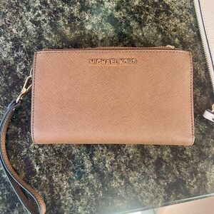Michael kors wallet / wristlet